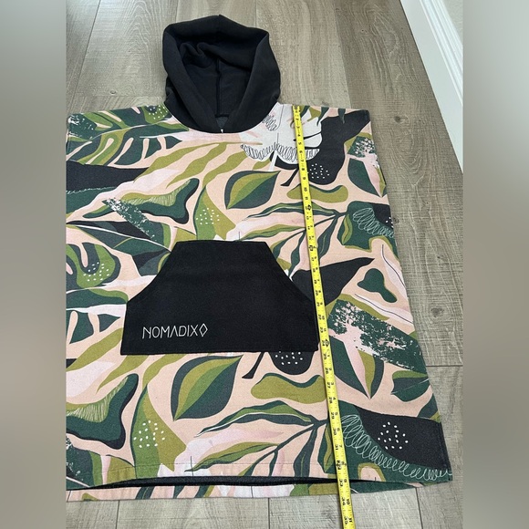 Nomadix Women's Changing Poncho Towel Swim Coverup in Monstera - Picture 6 of 8